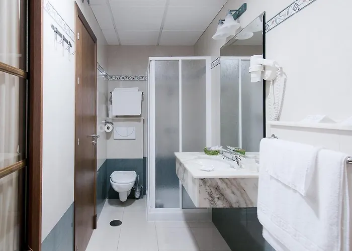 Отель Restaurante Blanco Y Кониль-де-ла-Фронтера